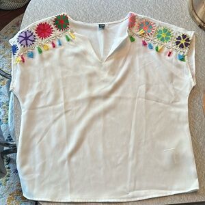 Brand new w/o tags SHEIN embroidered shoulder top. (Size Large)